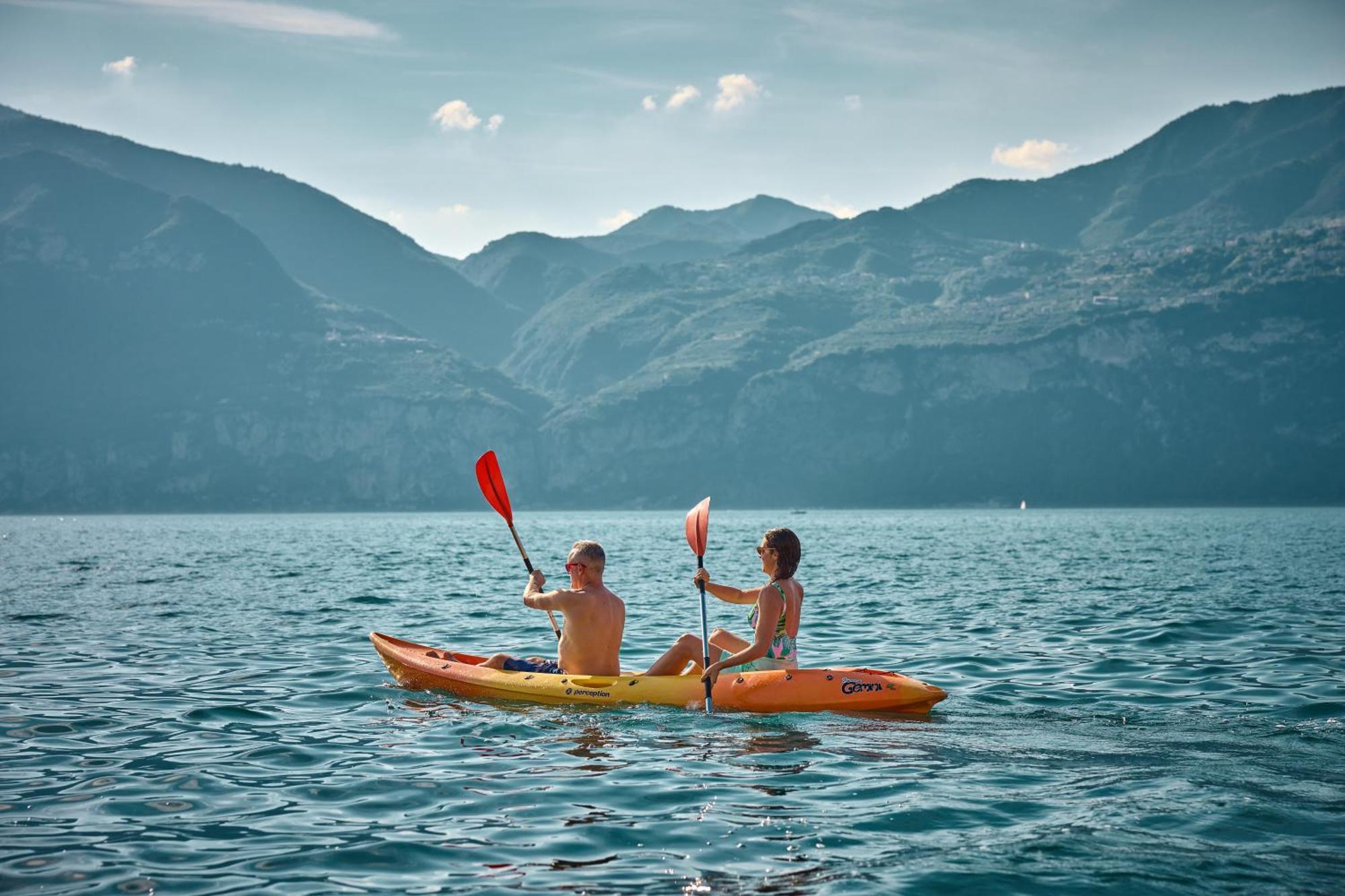 Lake Front Hotel Brenzone Ngoại thất bức ảnh