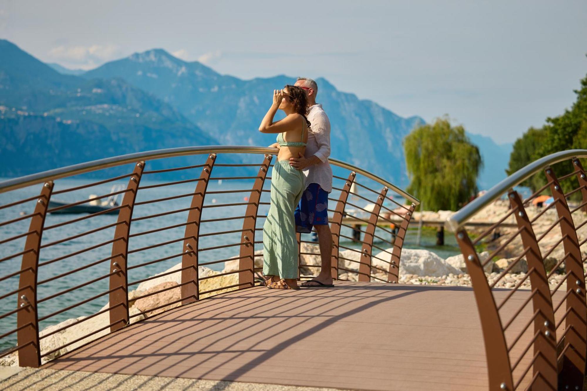 Lake Front Hotel Brenzone Ngoại thất bức ảnh