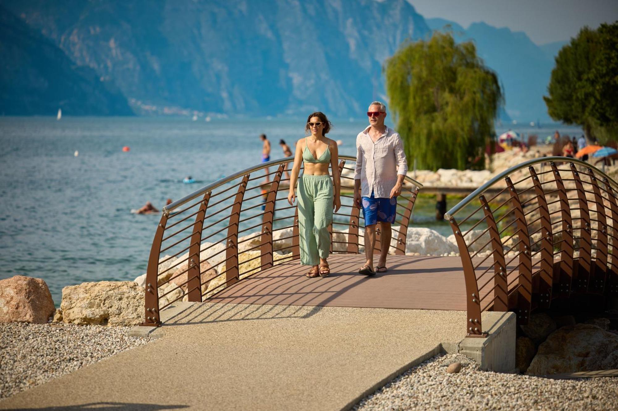 Lake Front Hotel Brenzone Ngoại thất bức ảnh