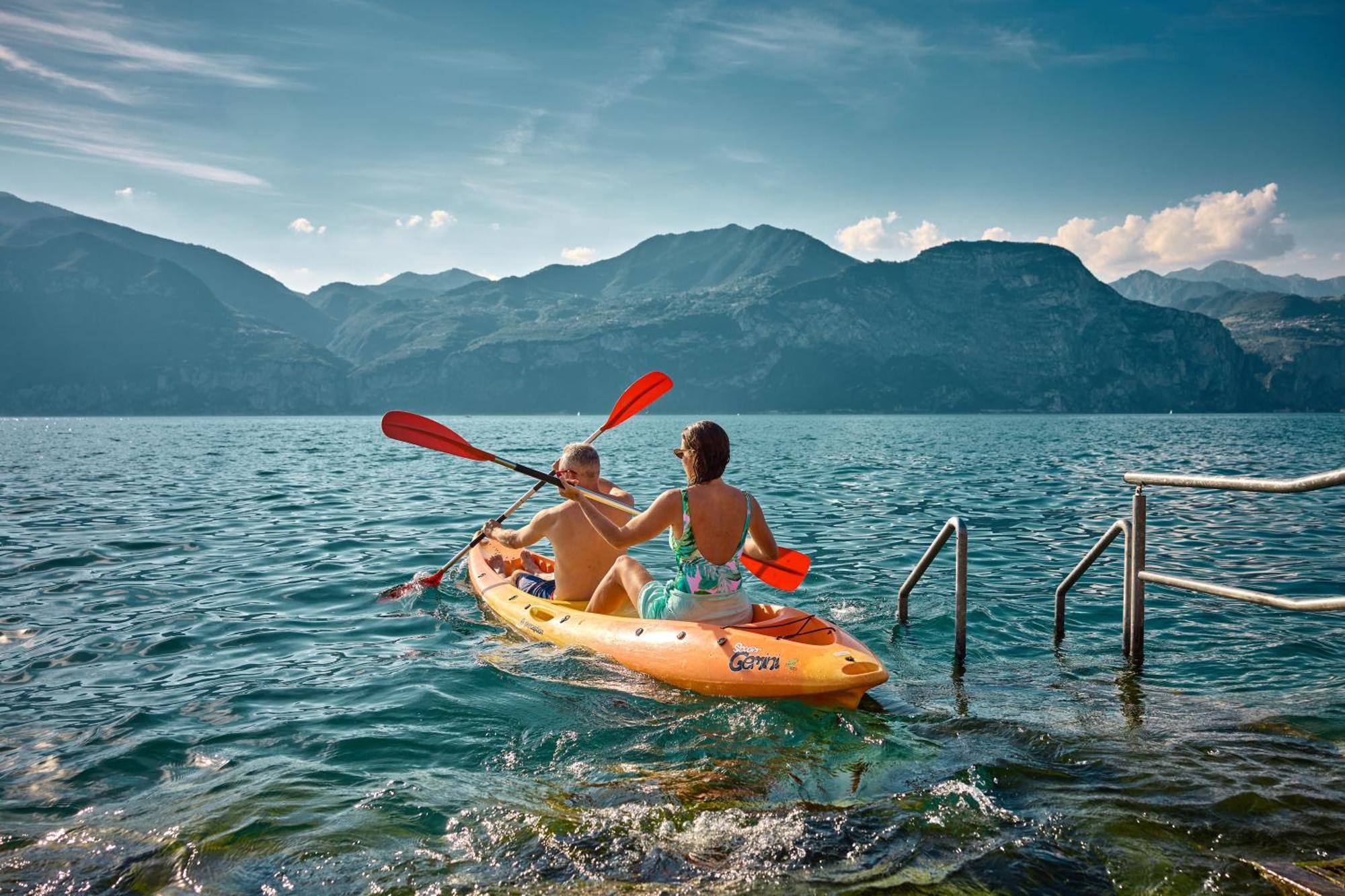 Lake Front Hotel Brenzone Ngoại thất bức ảnh